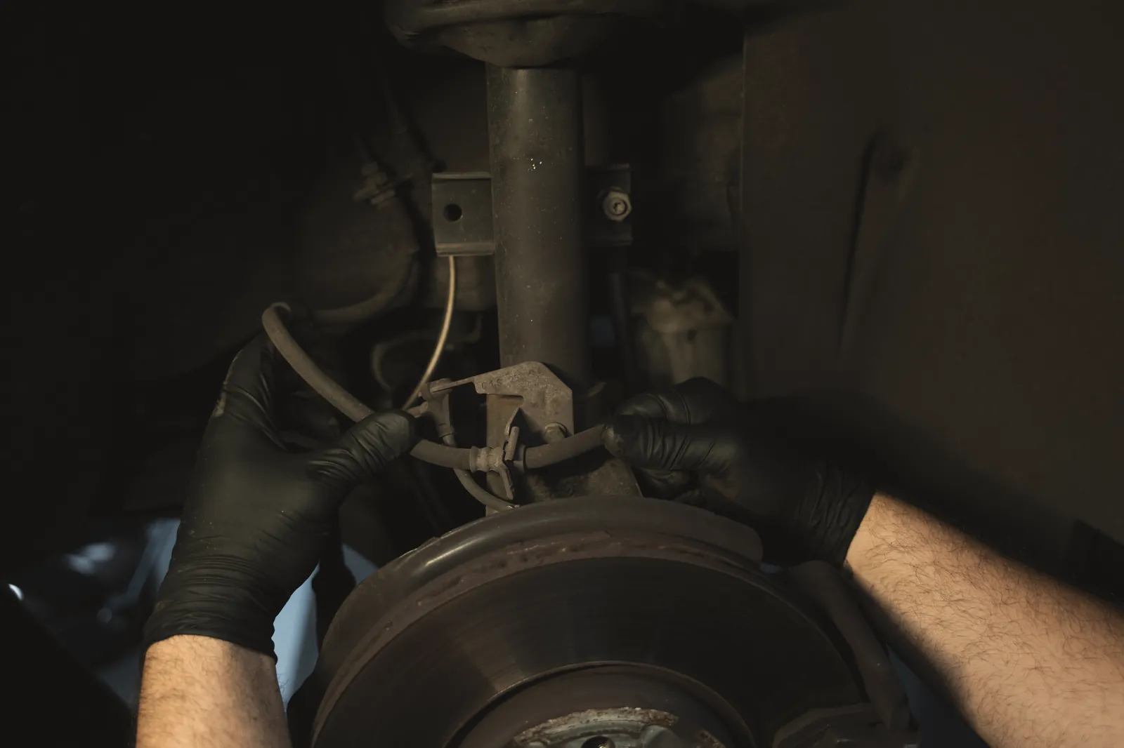Prüfung von Bremsschlauch und Bremsleitung bei FA-CARSERVICES